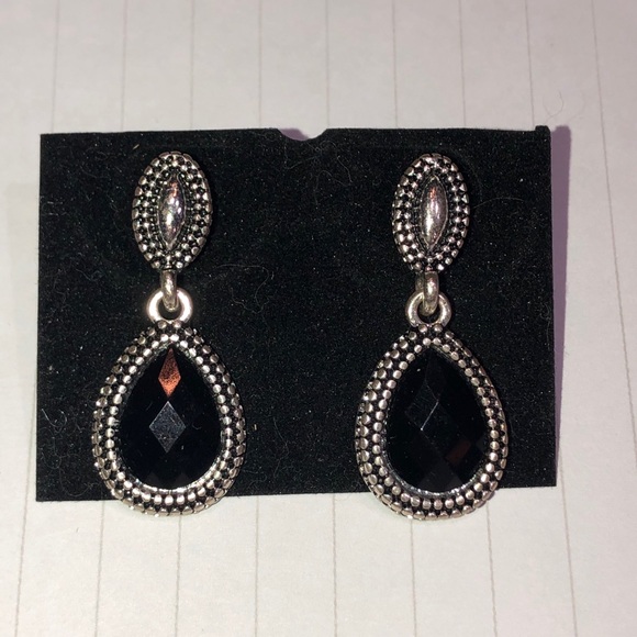 🆕Gorgeous black & silver earrings NWT - Picture 7 of 16